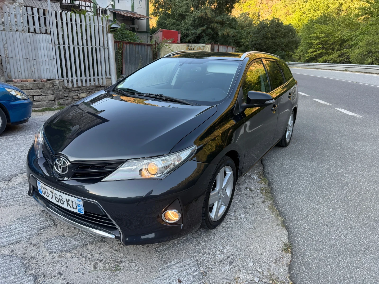 Toyota Auris 2.0D4D, снимка 4 - Автомобили и джипове - 55468714