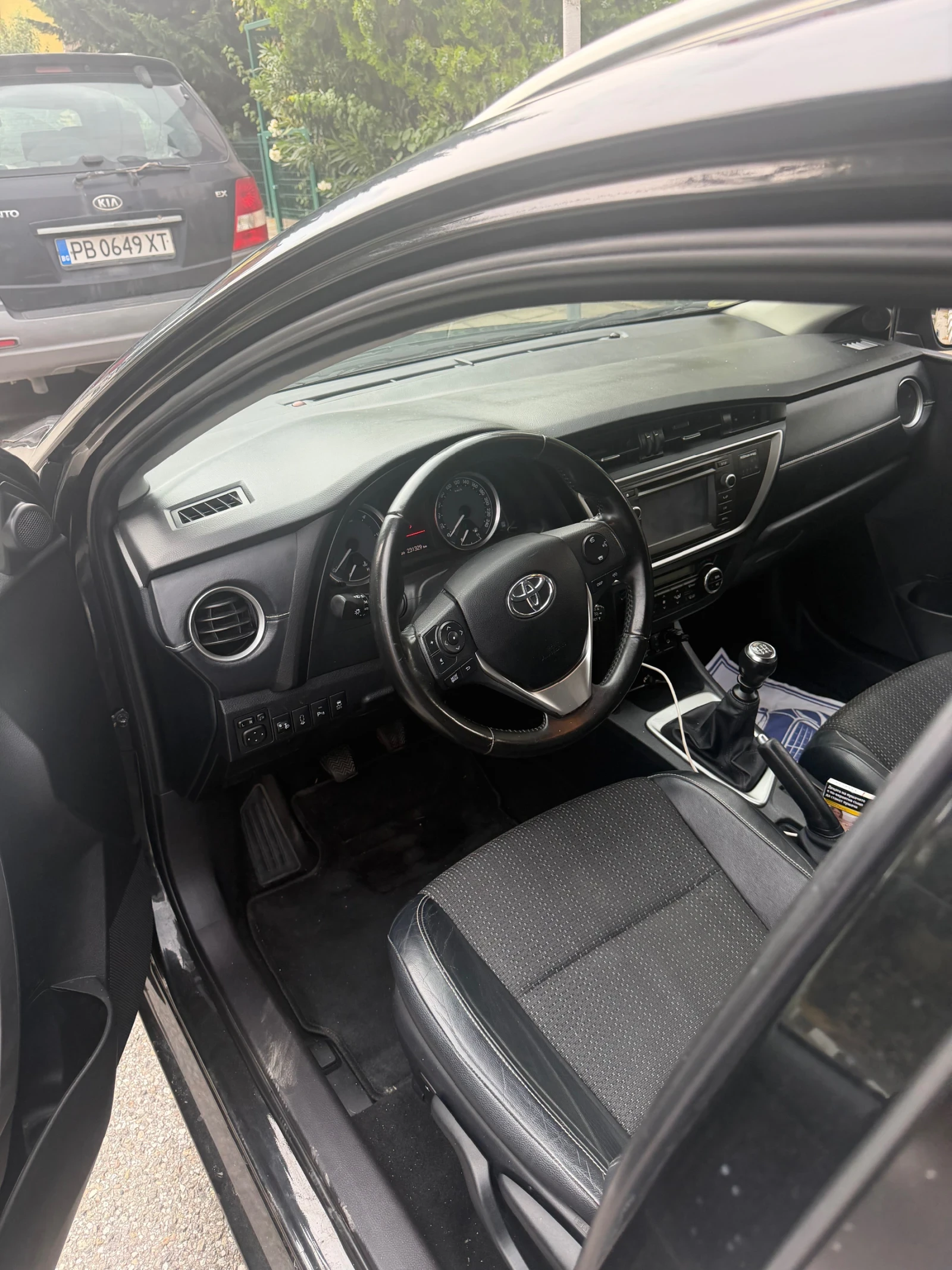 Toyota Auris 2.0D4D, снимка 5 - Автомобили и джипове - 55407960
