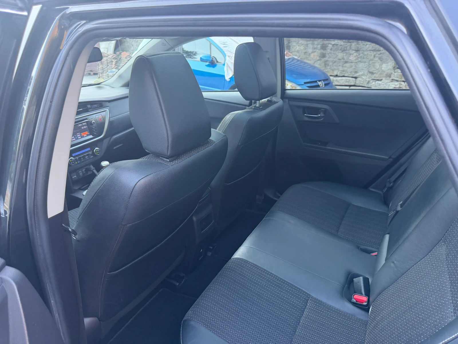 Toyota Auris 2.0D4D, снимка 6 - Автомобили и джипове - 55468714