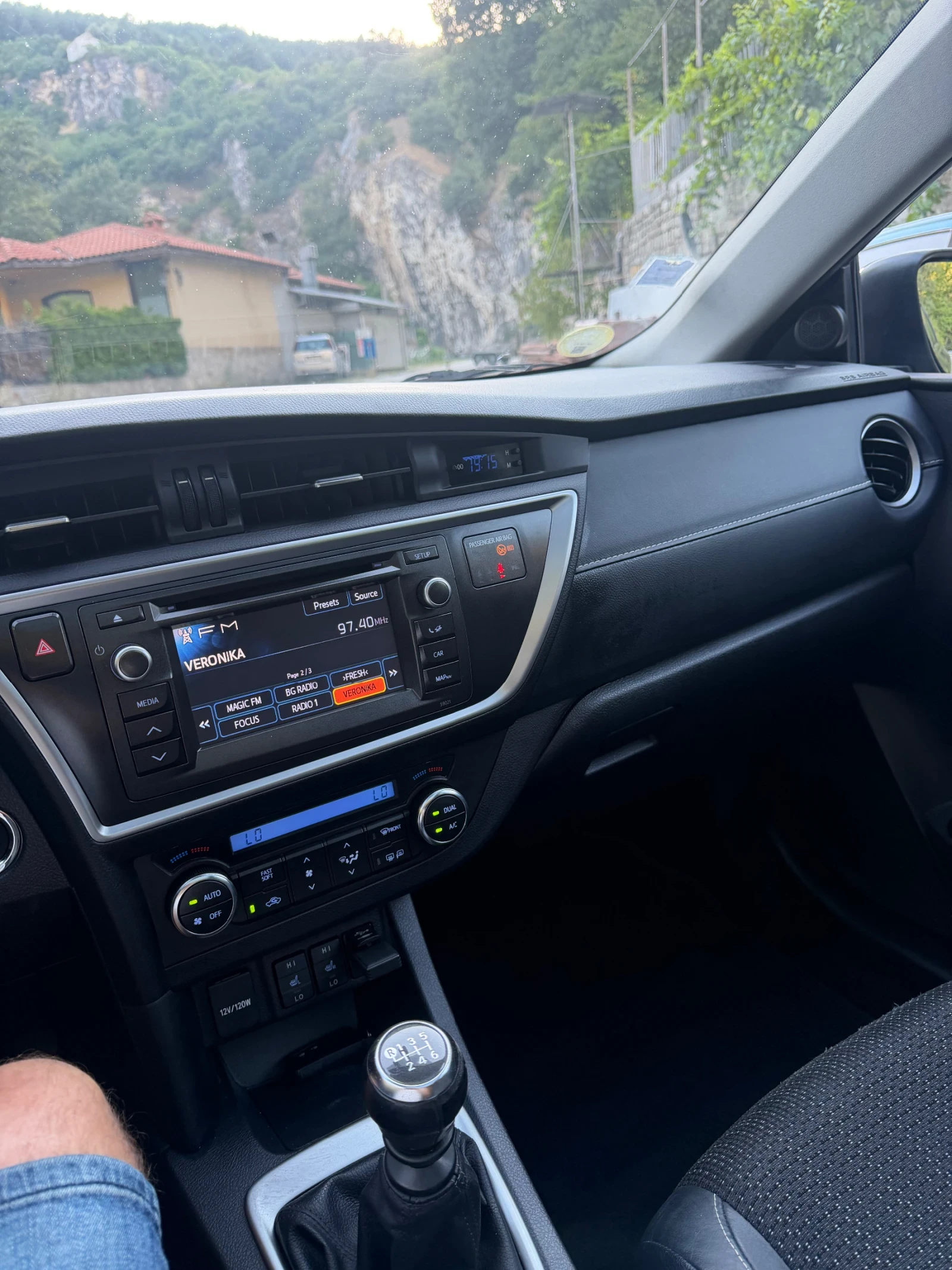 Toyota Auris 2.0D4D, снимка 11 - Автомобили и джипове - 55468714