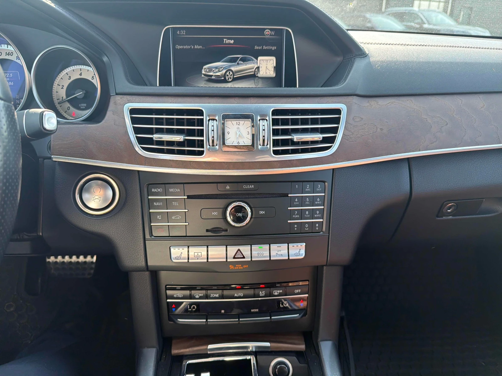 Mercedes-Benz E 400 AMG * 4MATIC * ПАНОРАМА * CARFAX * 44K KM * , снимка 10 - Автомобили и джипове - 55426191