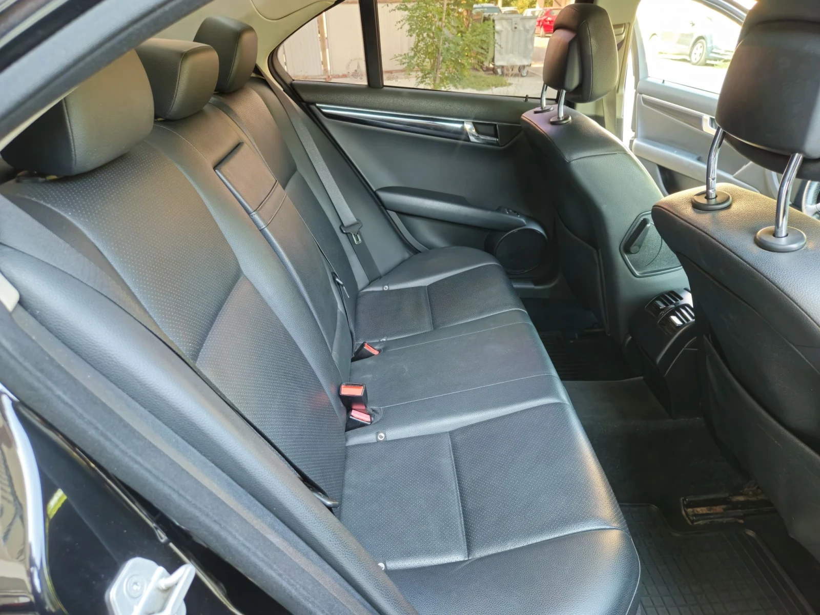 Mercedes-Benz C 200, снимка 12 - Автомобили и джипове - 56018222