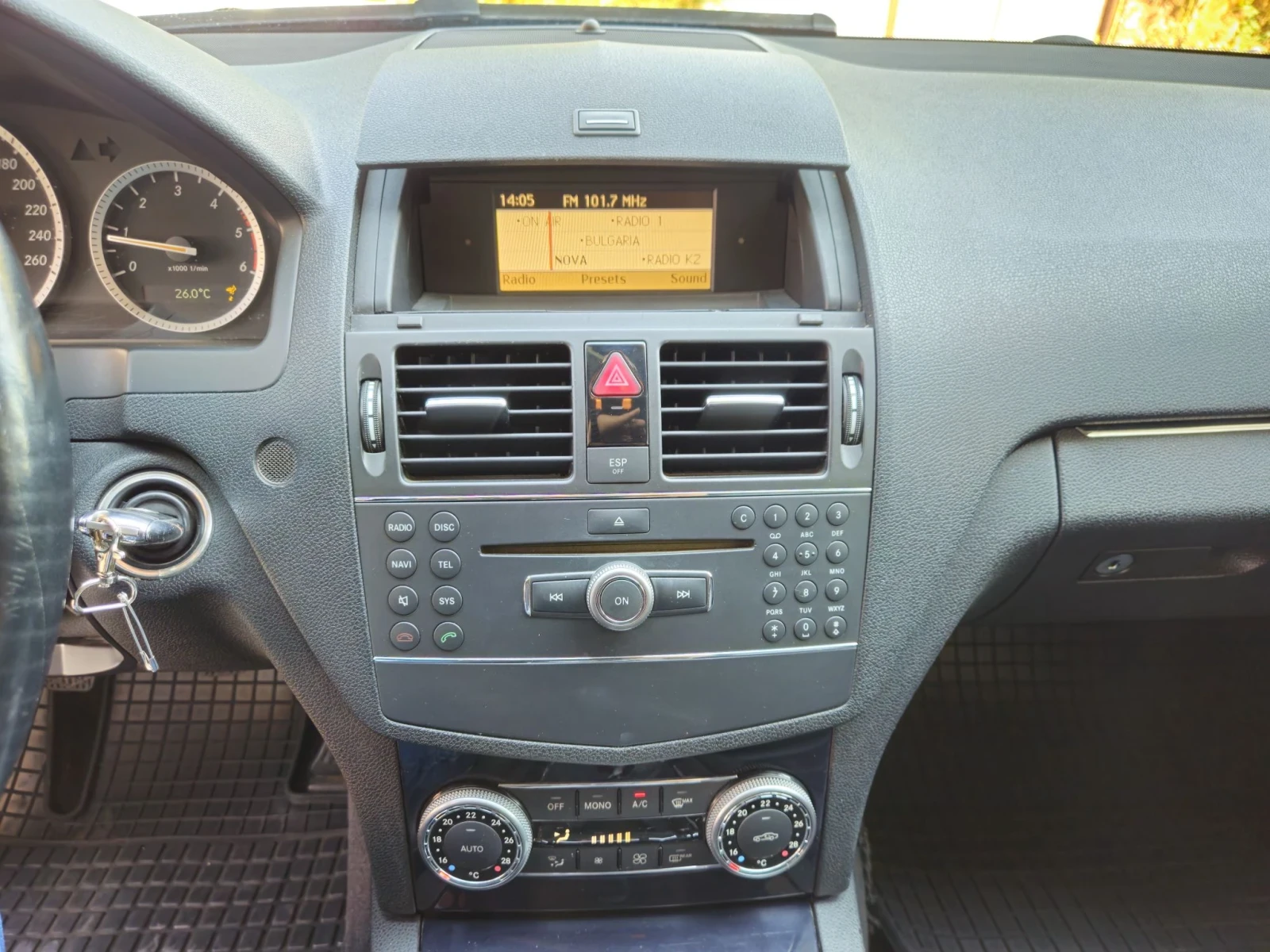 Mercedes-Benz C 200, снимка 14 - Автомобили и джипове - 56018222