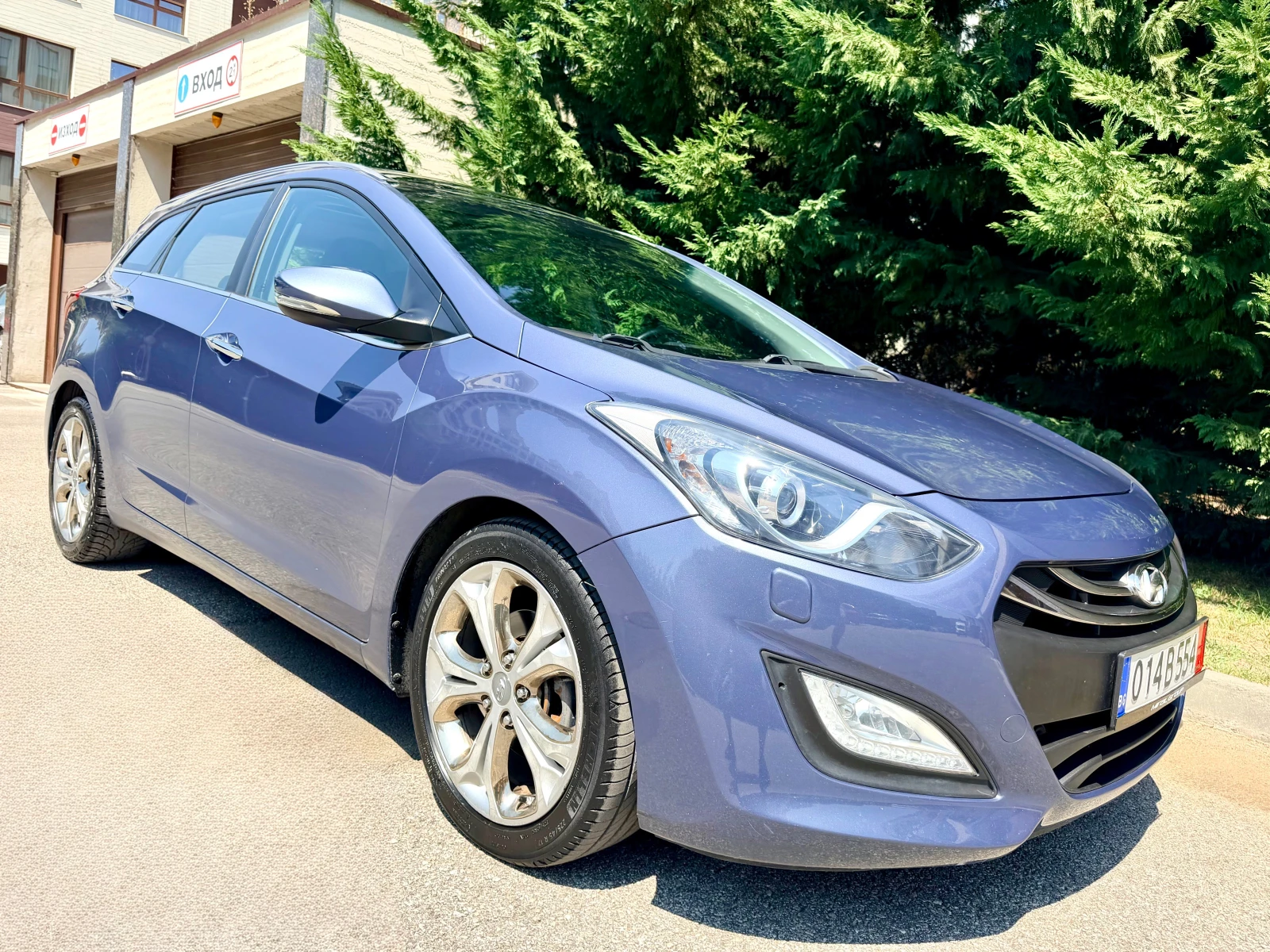 Hyundai I30 1.6CRDI PANORAMA AVTOMATIK NAVI KAMERA KEYLESS-GO , снимка 3 - Автомобили и джипове - 56120357