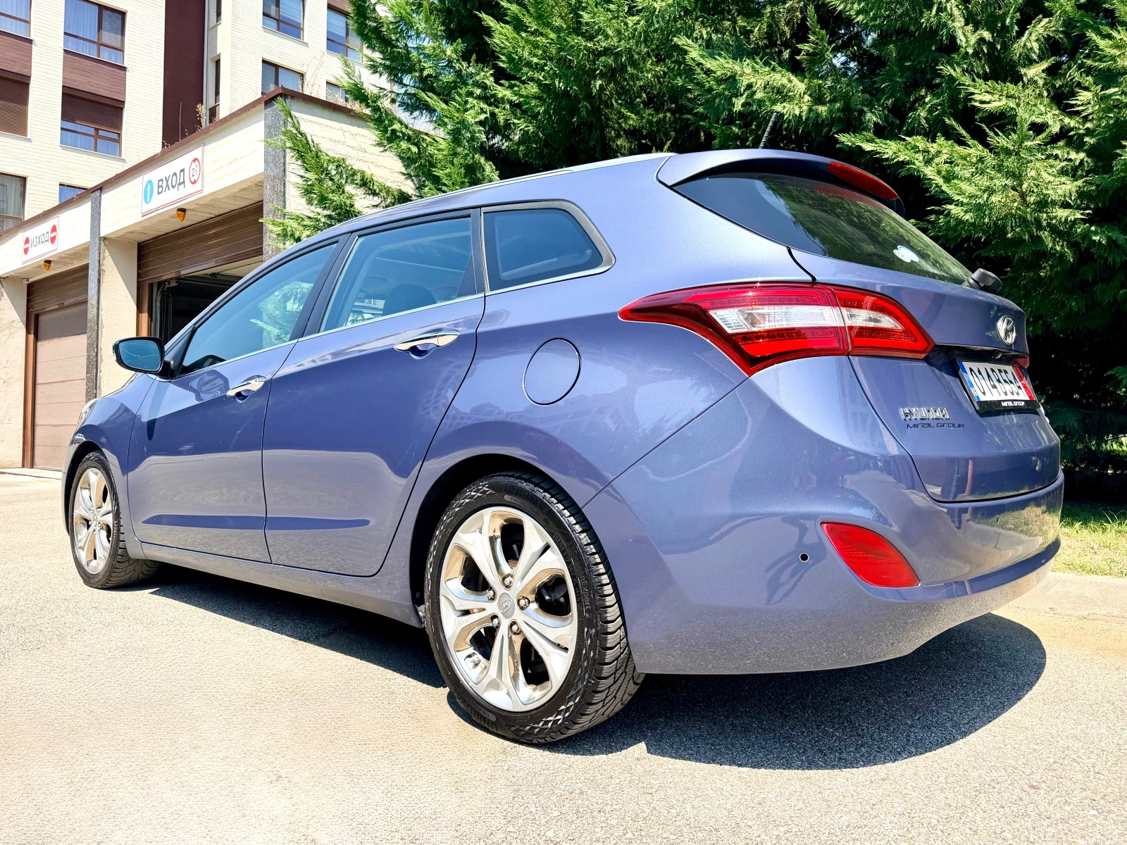 Hyundai I30 1.6CRDI PANORAMA AVTOMATIK NAVI KAMERA KEYLESS-GO , снимка 6 - Автомобили и джипове - 56120357
