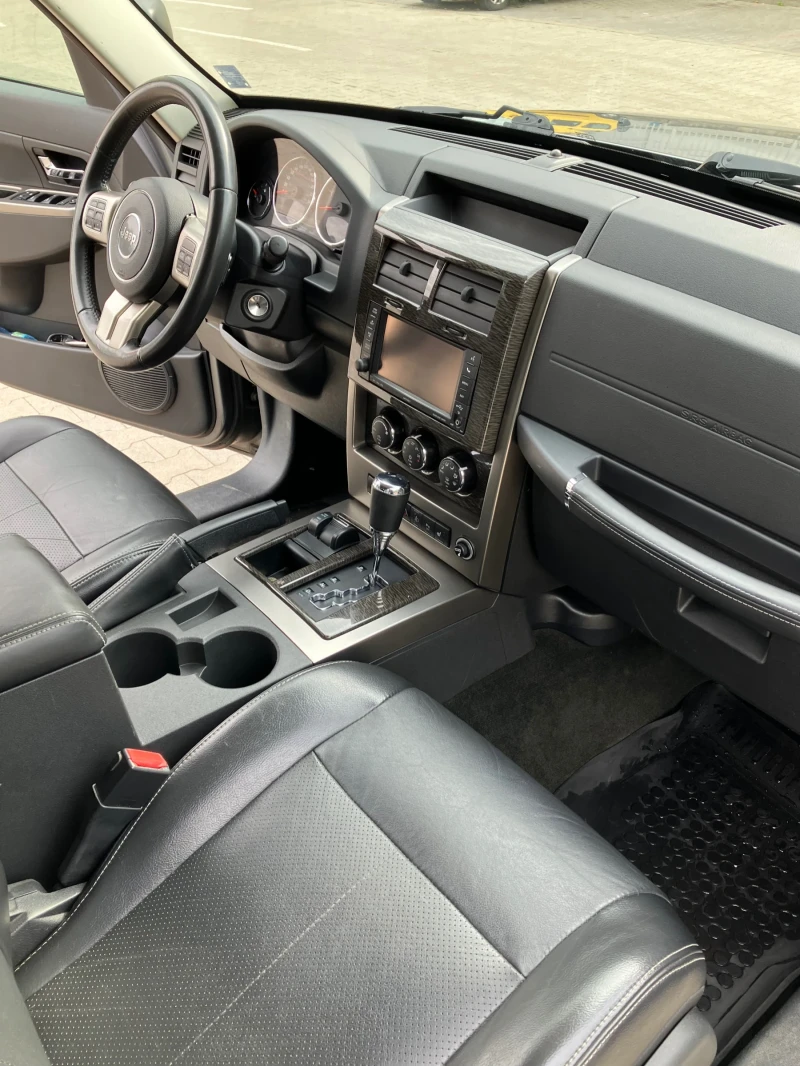 Jeep Cherokee CRDI, снимка 13 - Автомобили и джипове - 47270661