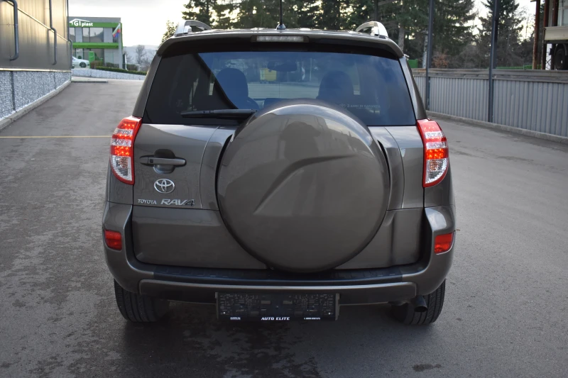 Toyota Rav4 2.2D4D/150kc/FACELIFT/KEYLESS/KOJA/ITALY/TOP!, снимка 4 - Автомобили и джипове - 53013711