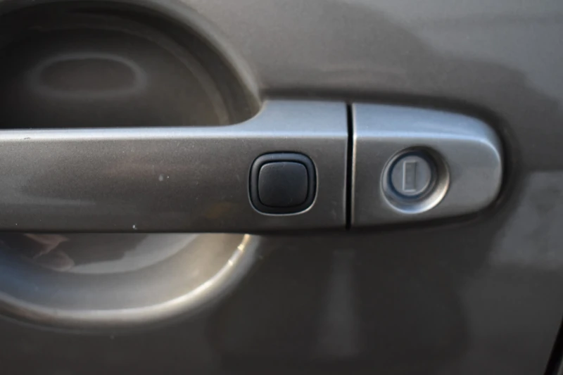 Toyota Rav4 2.2D4D/150kc/FACELIFT/KEYLESS/KOJA/ITALY/TOP!, снимка 15 - Автомобили и джипове - 53013711