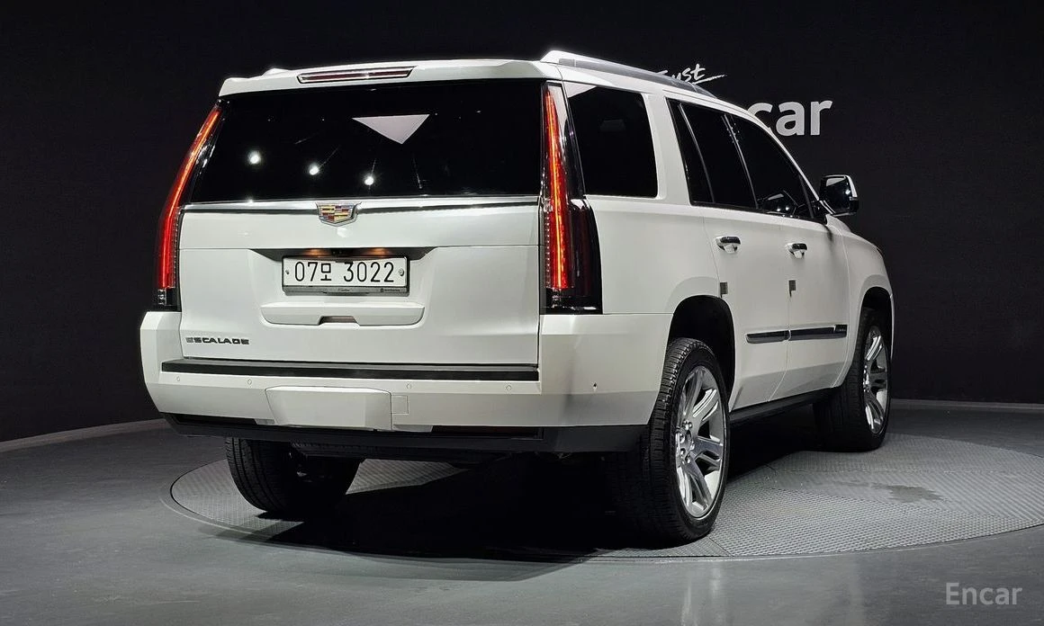 Cadillac Escalade 6.2* V8* ПОДГРЕВ* ОБДУХВАНЕ* ХЕДЪП* МАСАЖ* , снимка 2 - Автомобили и джипове - 54219476