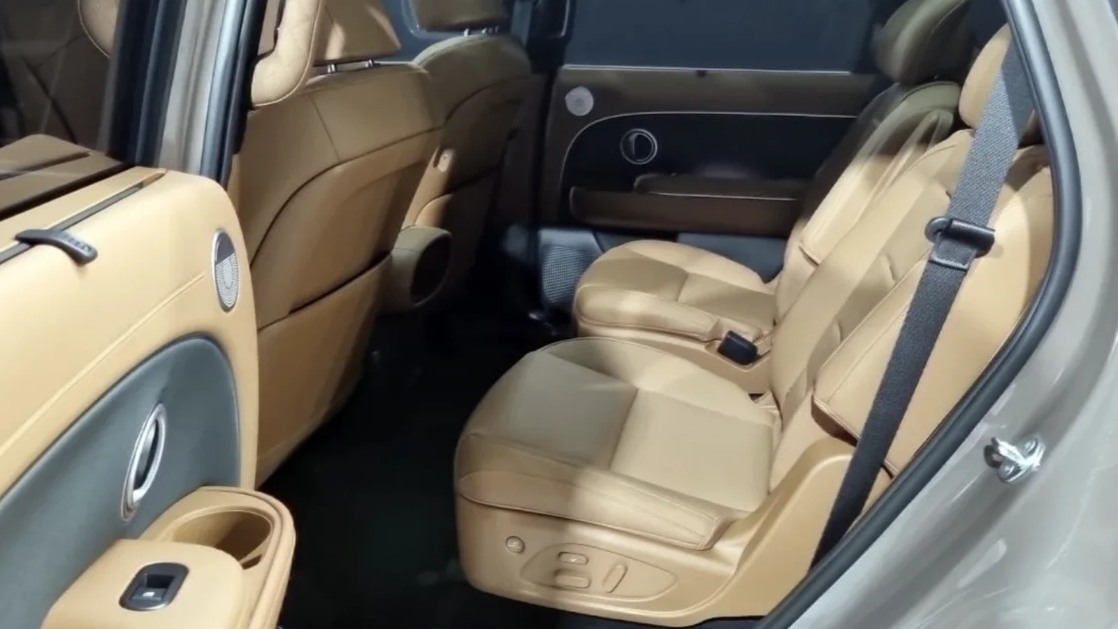 Hyundai Palisade Caligraphy/ОБДУХ/360 КАМЕРИ/FULL, снимка 6 - Автомобили и джипове - 54454238
