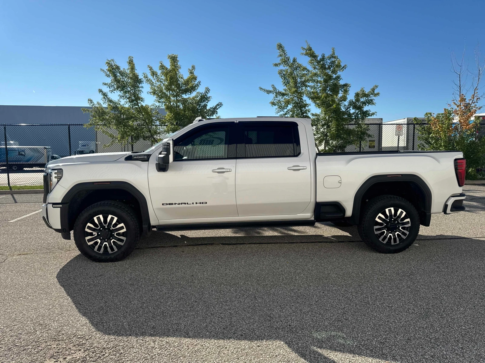 Gmc Sierra * Denali Ultimate * CARFAX * ОПЦИЯ ЗА ФИНАНСИРАНЕ, снимка 2 - Автомобили и джипове - 56067506