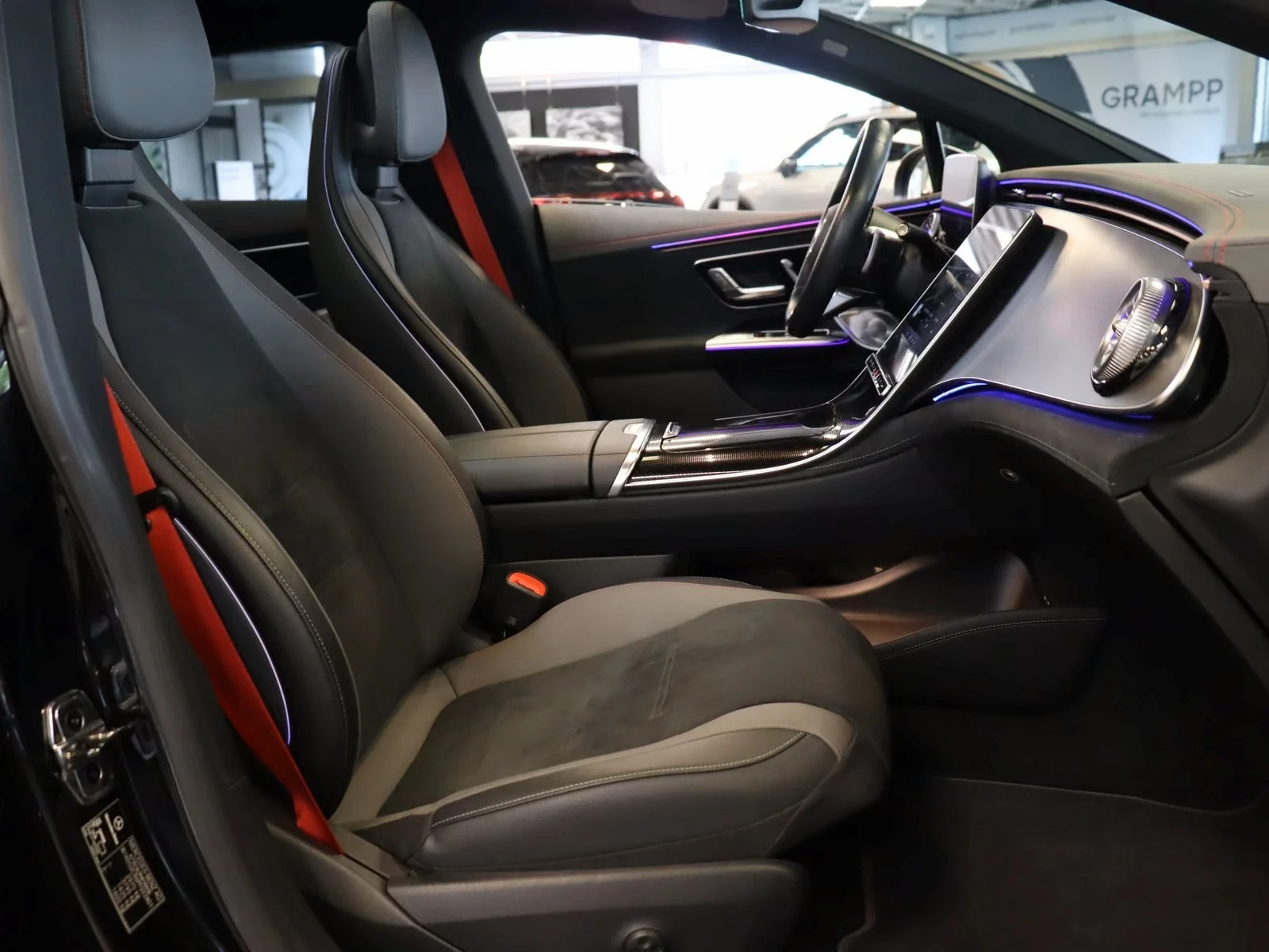 Mercedes-Benz EQE 500 4MATIC* AMG* PANO* BURMESTER* 360* , снимка 13 - Автомобили и джипове - 56336028