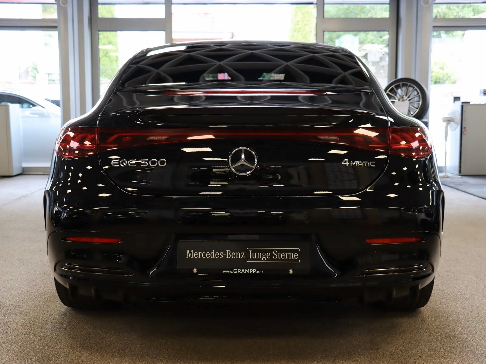 Mercedes-Benz EQE 500 4MATIC* AMG* PANO* BURMESTER* 360* , снимка 5 - Автомобили и джипове - 56336028