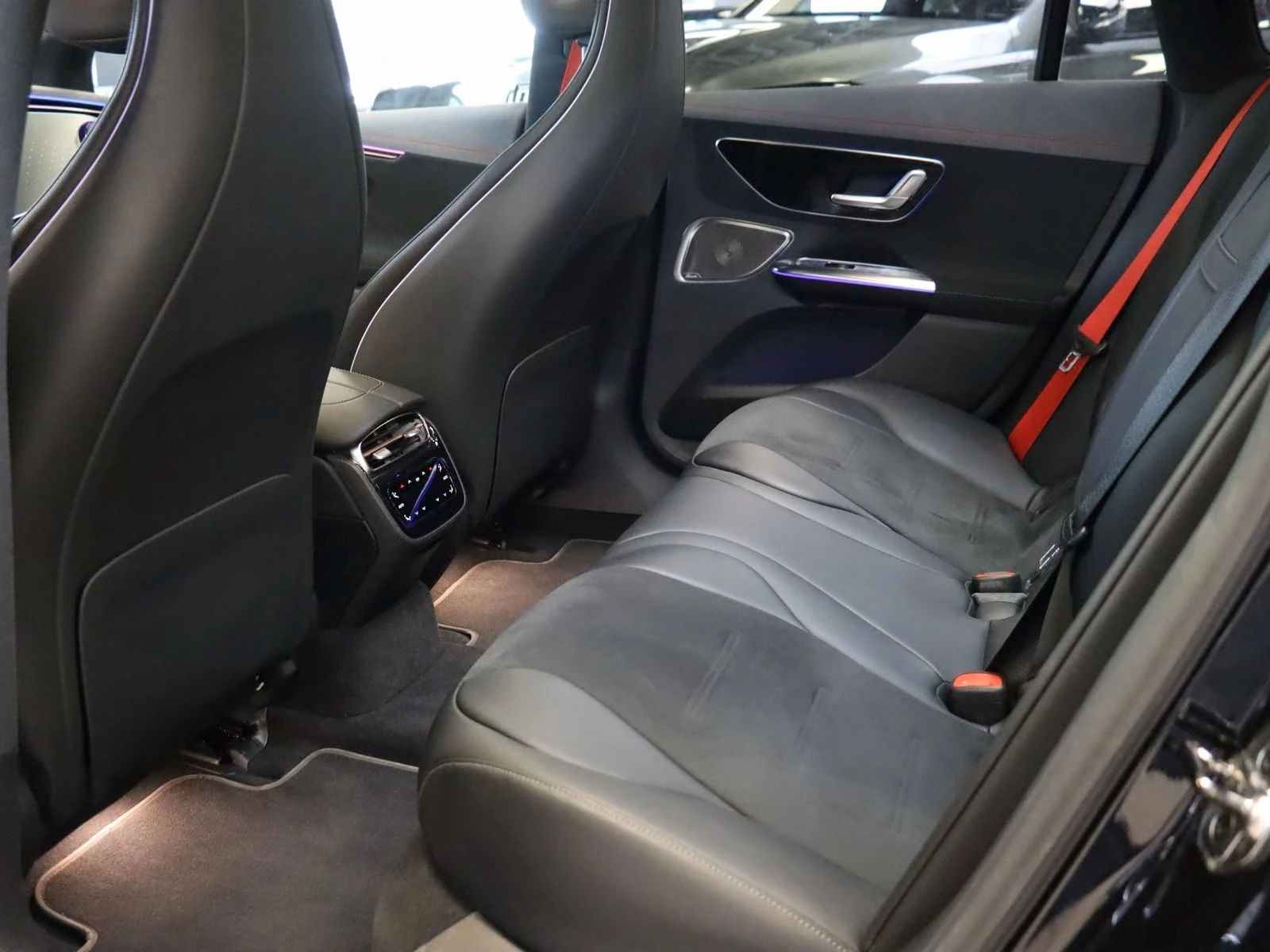 Mercedes-Benz EQE 500 4MATIC* AMG* PANO* BURMESTER* 360* , снимка 14 - Автомобили и джипове - 56336028