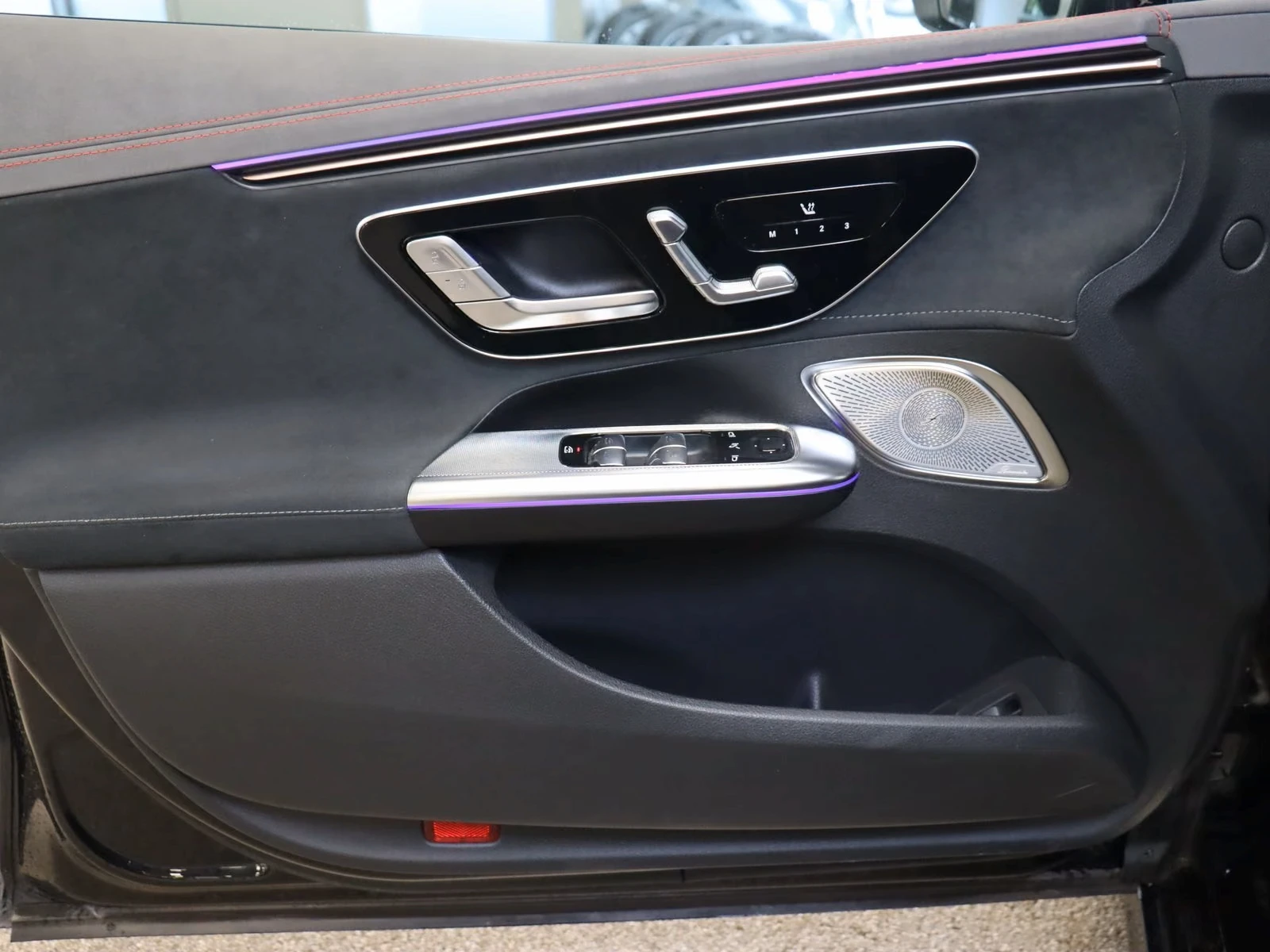 Mercedes-Benz EQE 500 4MATIC* AMG* PANO* BURMESTER* 360* , снимка 12 - Автомобили и джипове - 56336028