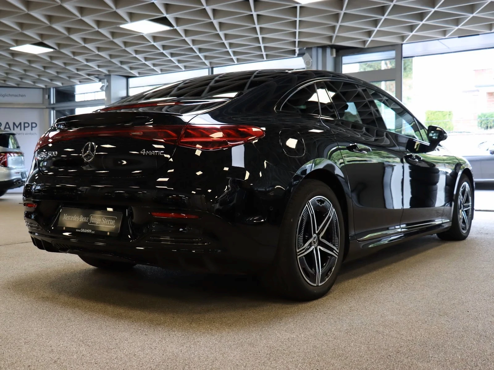 Mercedes-Benz EQE 500 4MATIC* AMG* PANO* BURMESTER* 360* , снимка 6 - Автомобили и джипове - 56336028