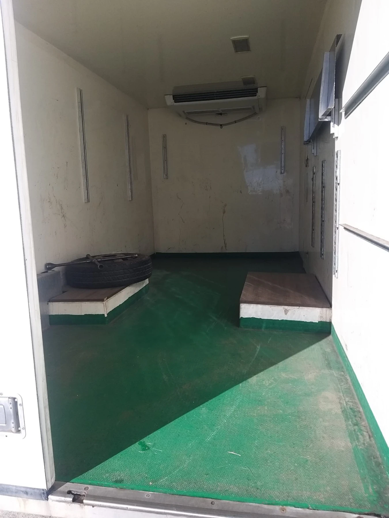 Iveco 35c18 Daily, снимка 6 - Бусове и автобуси - 53930316