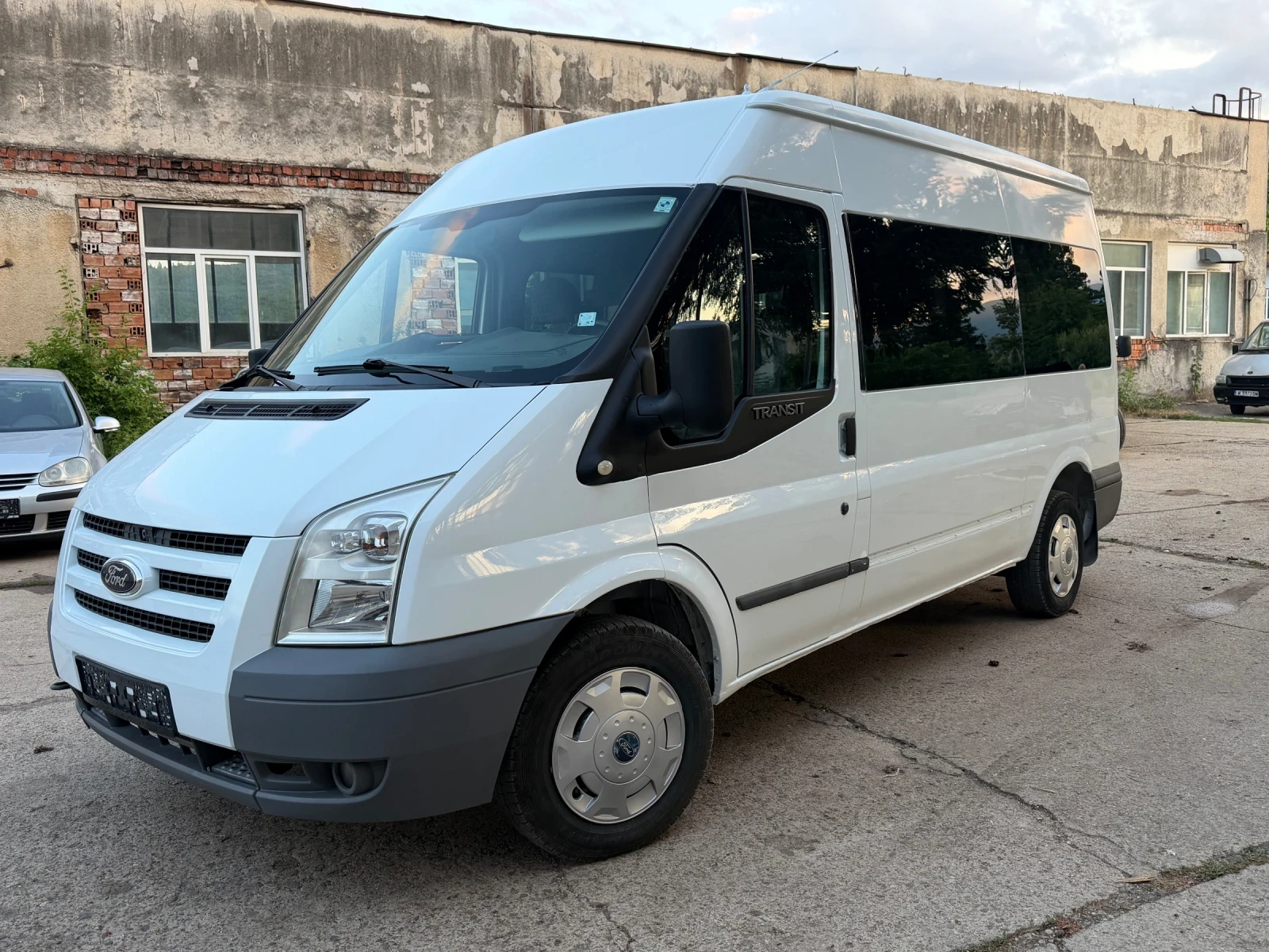 Ford Transit 2.2 140кс 6 скорости 9местен климатик