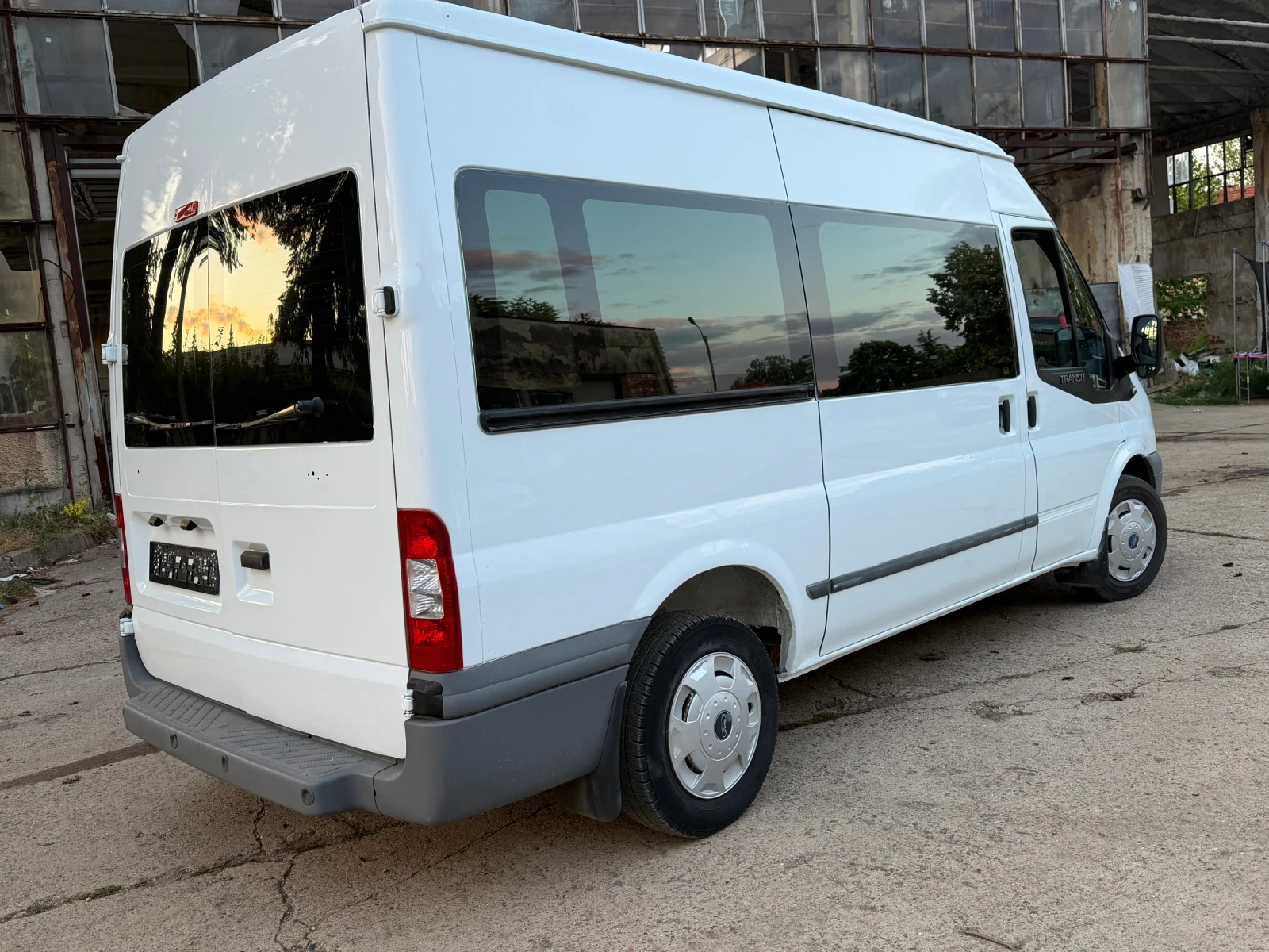 Ford Transit 2.2 140кс 6 скорости 9местен климатик, снимка 4 - Бусове и автобуси - 55775501