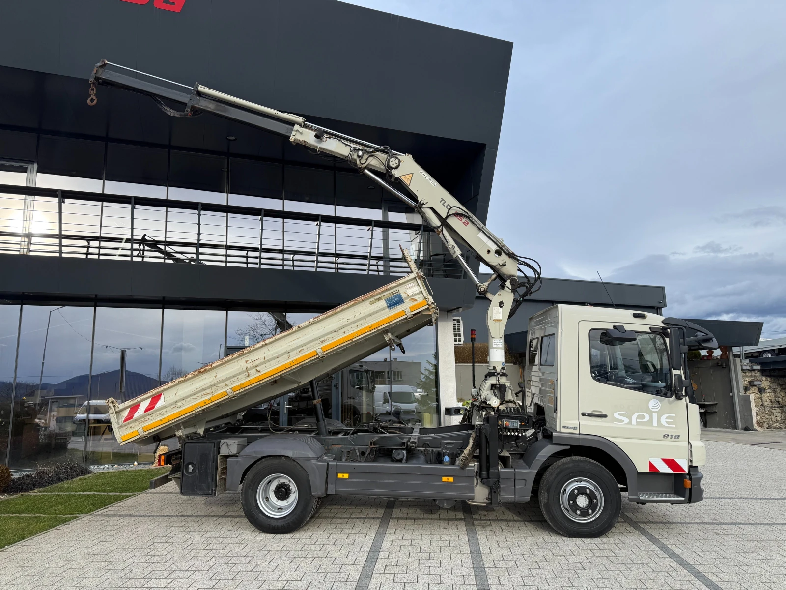 Mercedes-Benz Atego 918 Bluetec4 9500кг. Самосвал с кран  - изображение 9