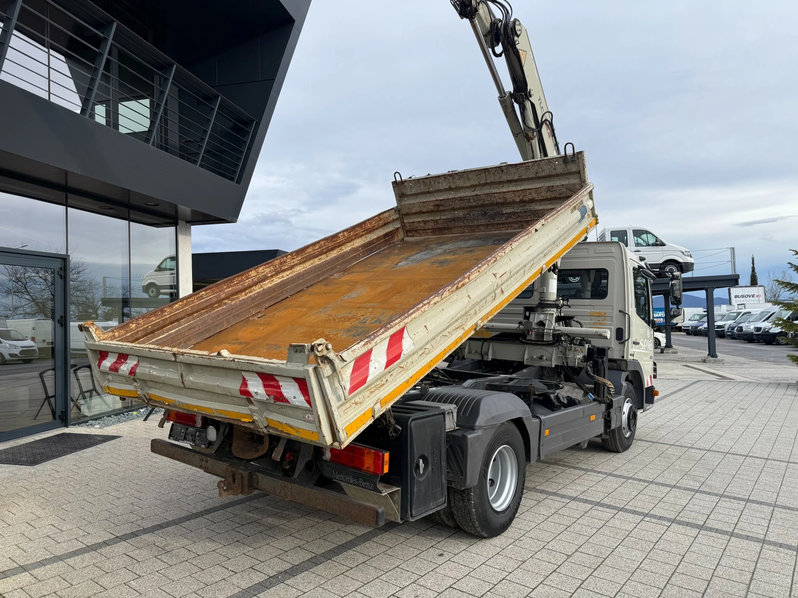 Mercedes-Benz Atego 918 Bluetec4 9500кг. Самосвал с кран  - изображение 8