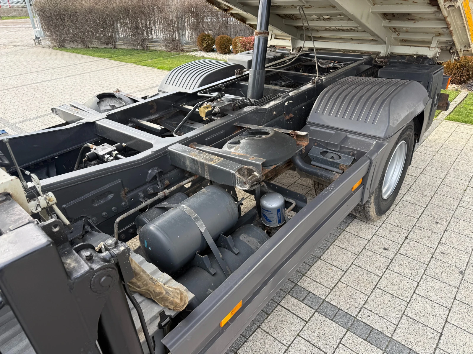 Mercedes-Benz Atego 918 Bluetec4 9500кг. Самосвал с кран  - изображение 6