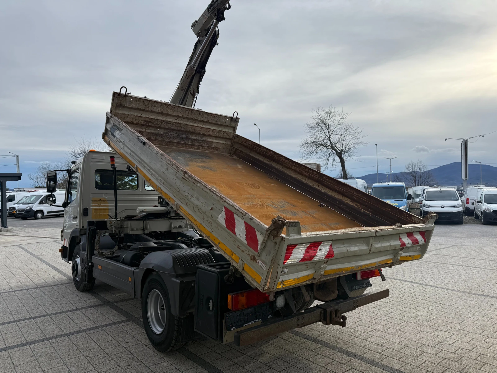 Mercedes-Benz Atego 918 Bluetec4 9500кг. Самосвал с кран  - изображение 7