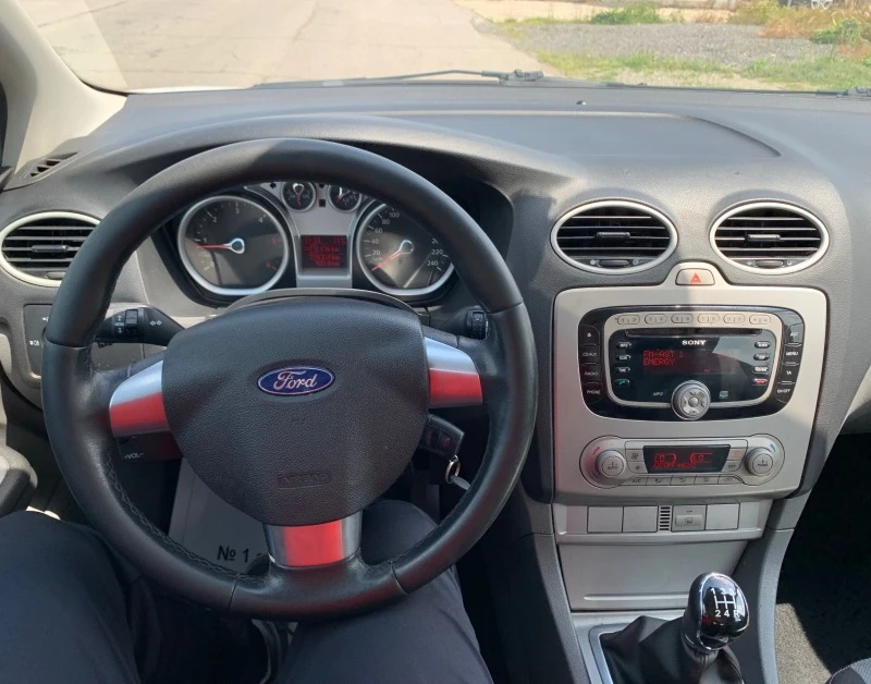 Ford Focus 1.6 D, снимка 11 - Автомобили и джипове - 47212429