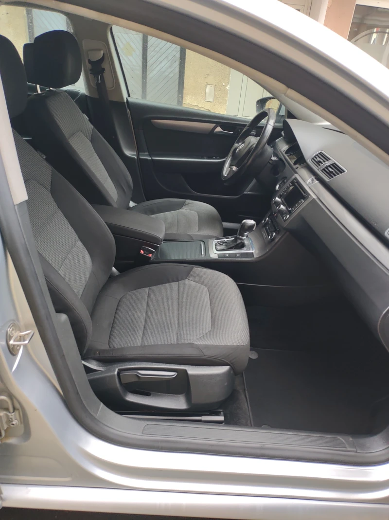 VW Passat !ШОК ЦЕНА! * navi * parktronic * dsg * 2.0 tdi, снимка 11 - Автомобили и джипове - 52106060
