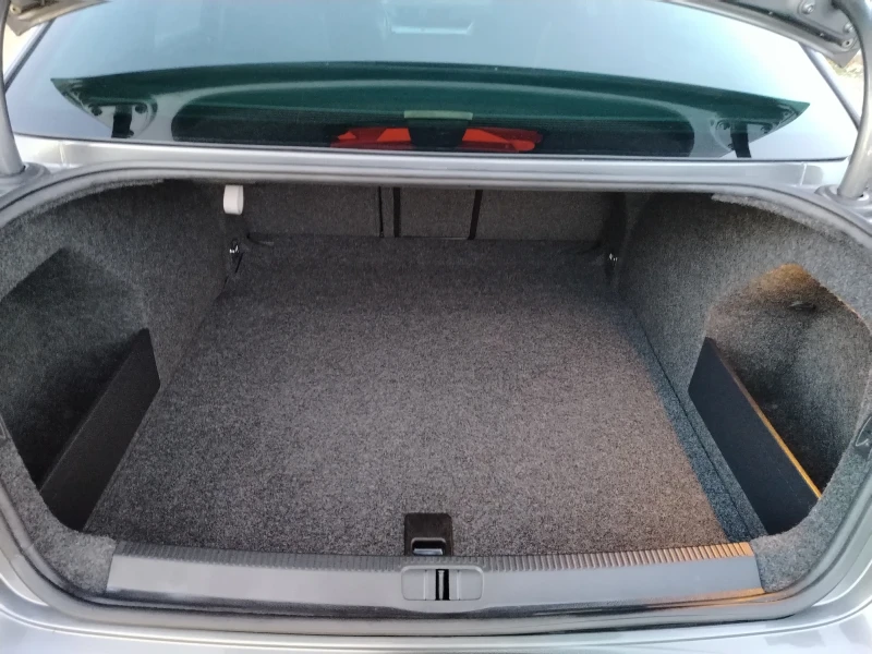 VW Passat 2.0tdi-140к.с/HIGH LINE/НАВИГАЦИЯ/КОЖА/КЛИМАТРОНИК, снимка 16 - Автомобили и джипове - 52215387