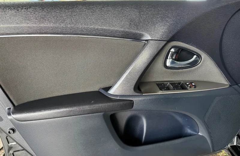 Toyota Avensis 1.8 VVT-i* * 147 kc* * EURO5* * НАВИГАЦИЯ, снимка 16 - Автомобили и джипове - 52827578