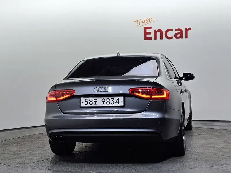 Audi A4 2.0 TFSI, снимка 10 - Автомобили и джипове - 55007180