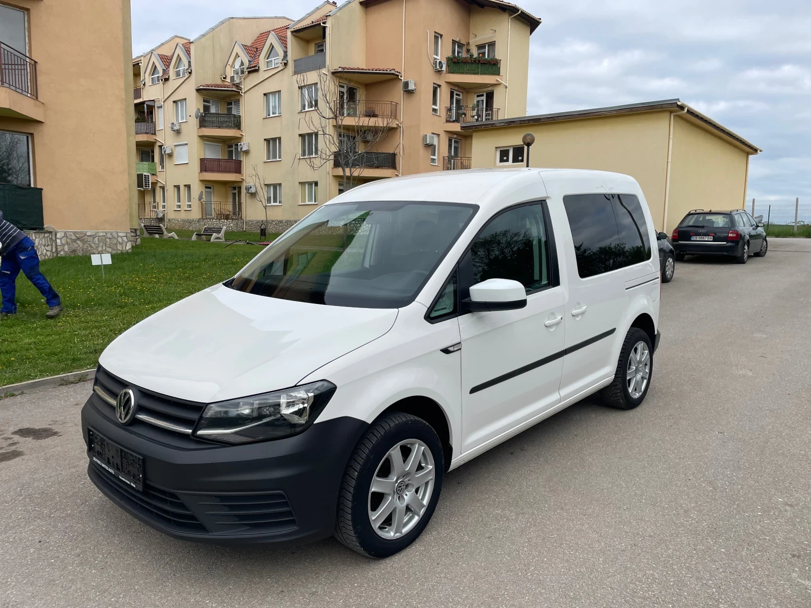 VW Caddy 2.0TDI Evro6 5места - изображение 2