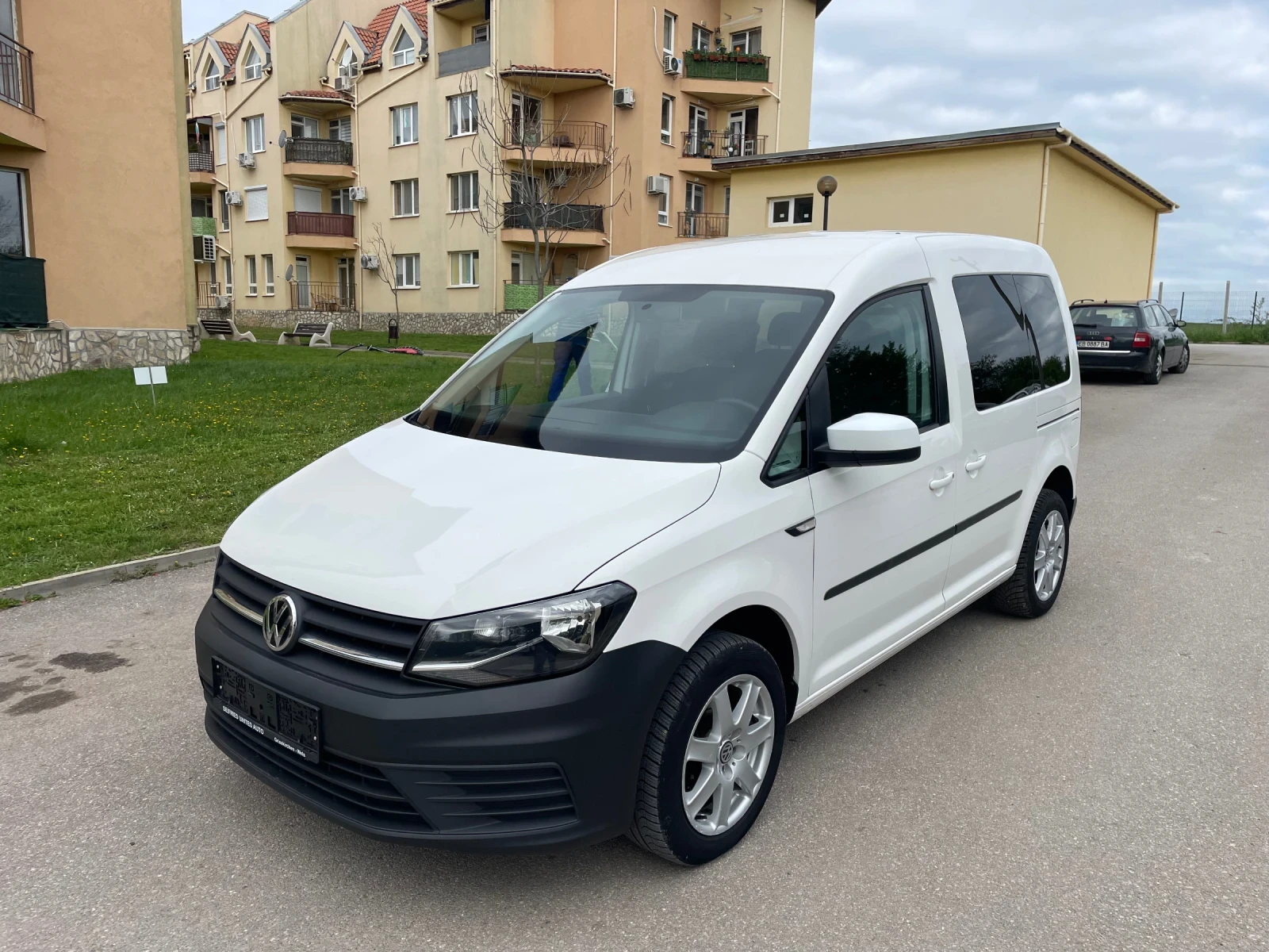 VW Caddy 2.0TDI Evro6 5места - изображение 9