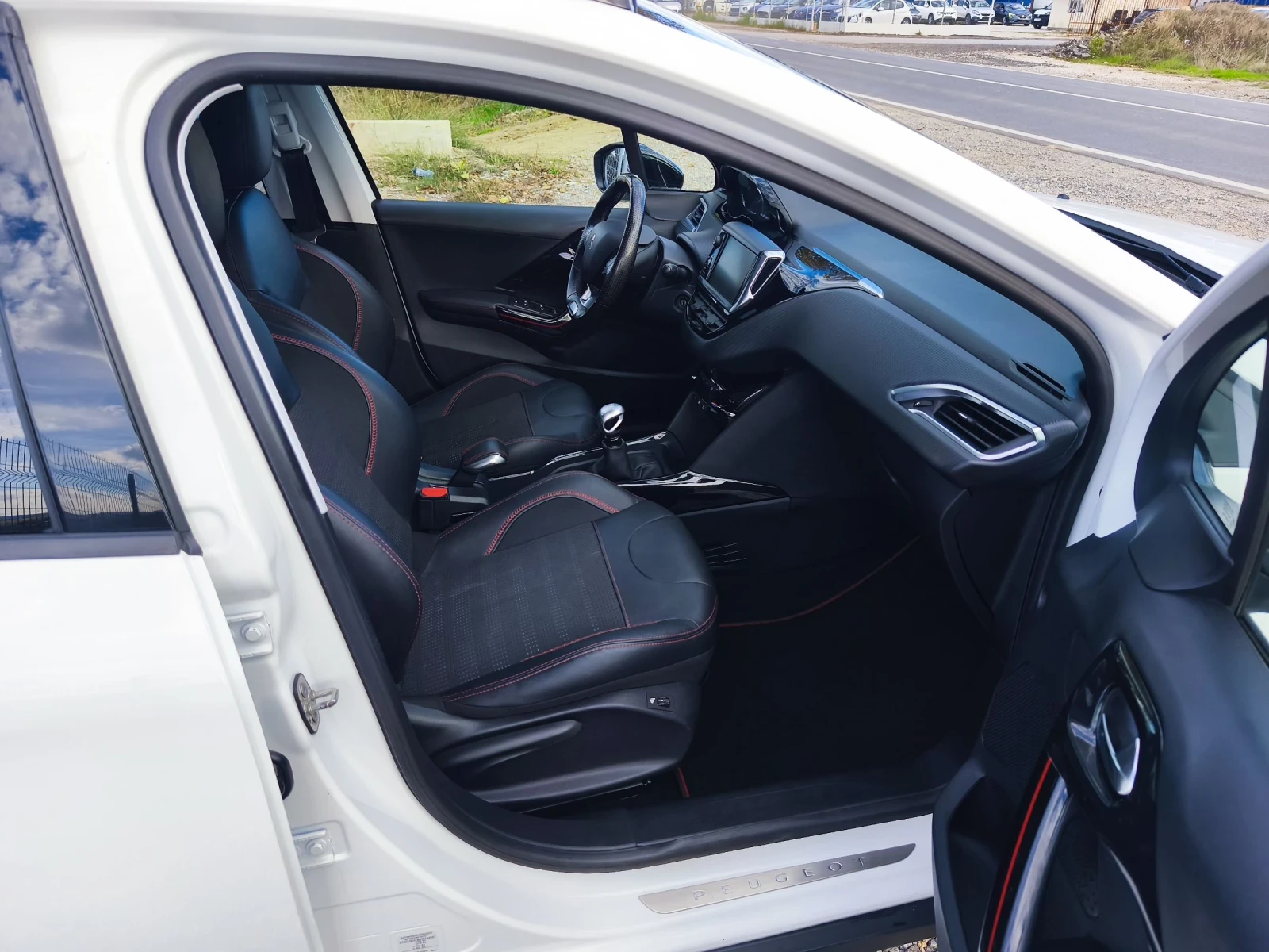 Peugeot 2008 GT-LINE 120HP SIX GEARS  | Mobile.bg   14