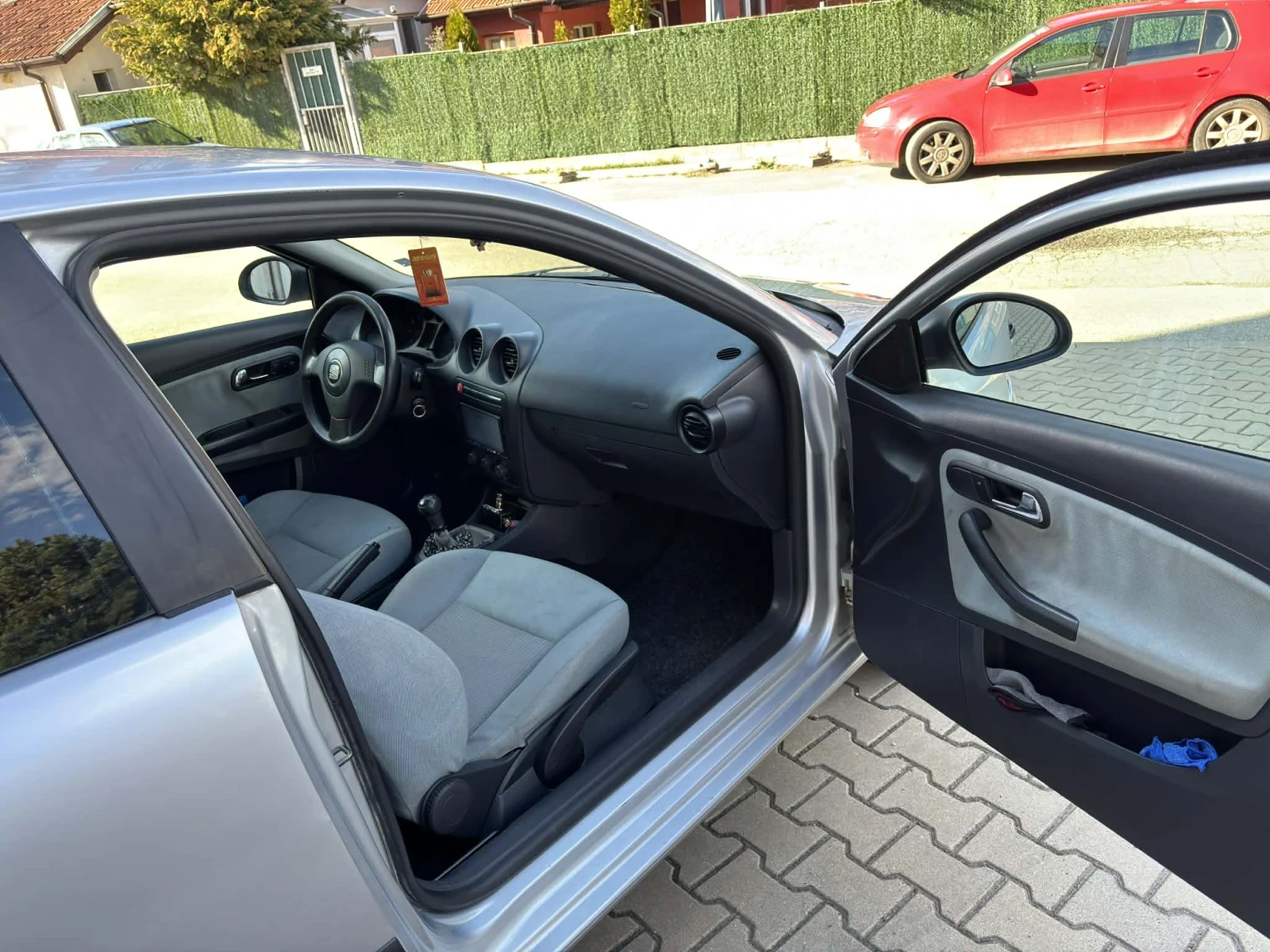 Seat Ibiza 1.4, снимка 6 - Автомобили и джипове - 54102296