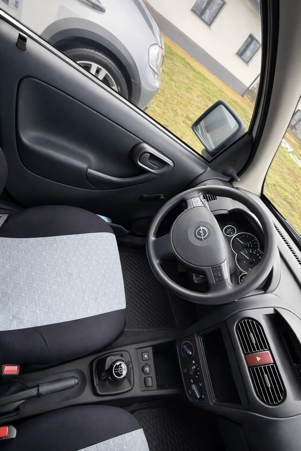 Opel Combo 1.6 Метан, снимка 2 - Автомобили и джипове - 54211135