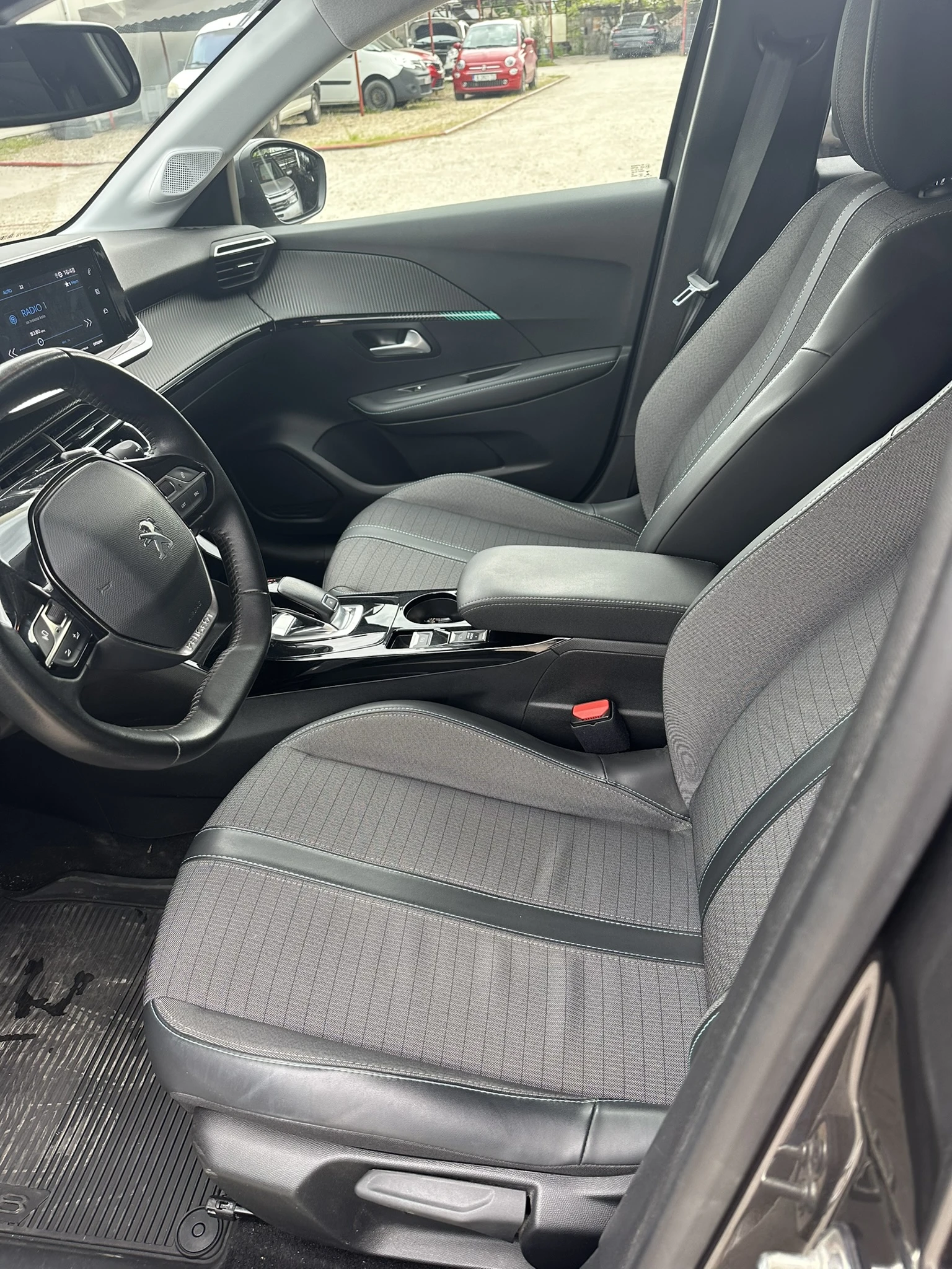 Peugeot 208 Allure Plus, снимка 8 - Автомобили и джипове - 54588392