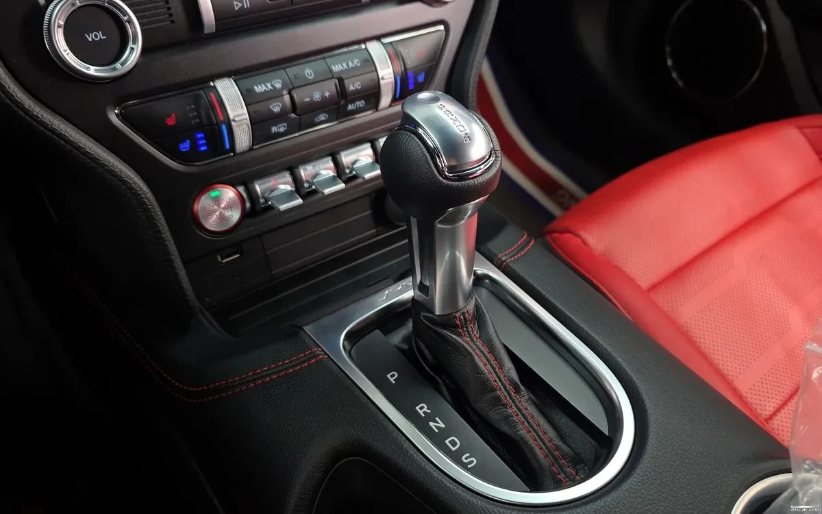 Ford Mustang 2.3L EcoBoost, снимка 8 - Автомобили и джипове - 54651742