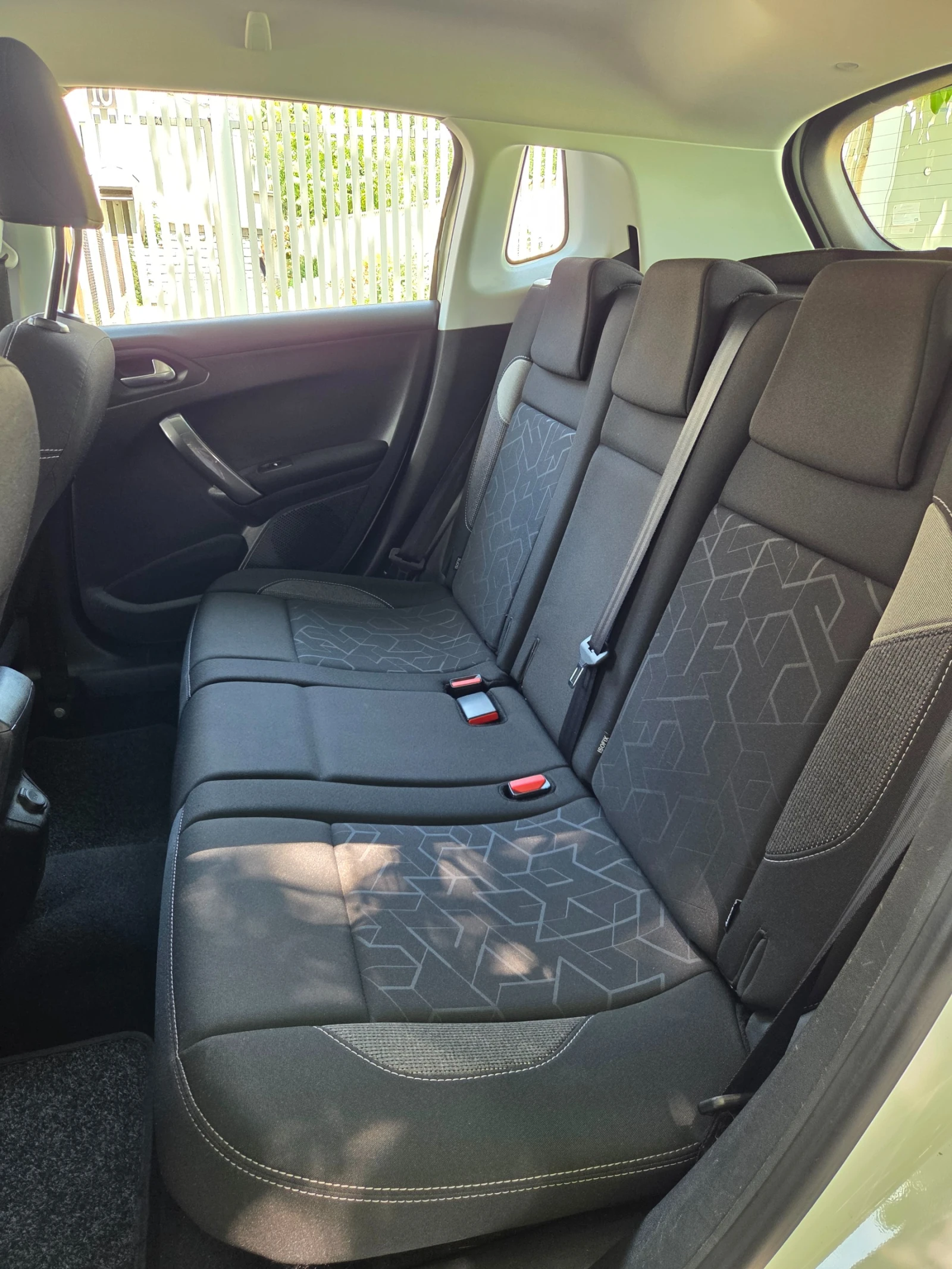 Peugeot 2008 1.6HDi 114хил.км.* НОВА КОЛА* , снимка 8 - Автомобили и джипове - 55132561