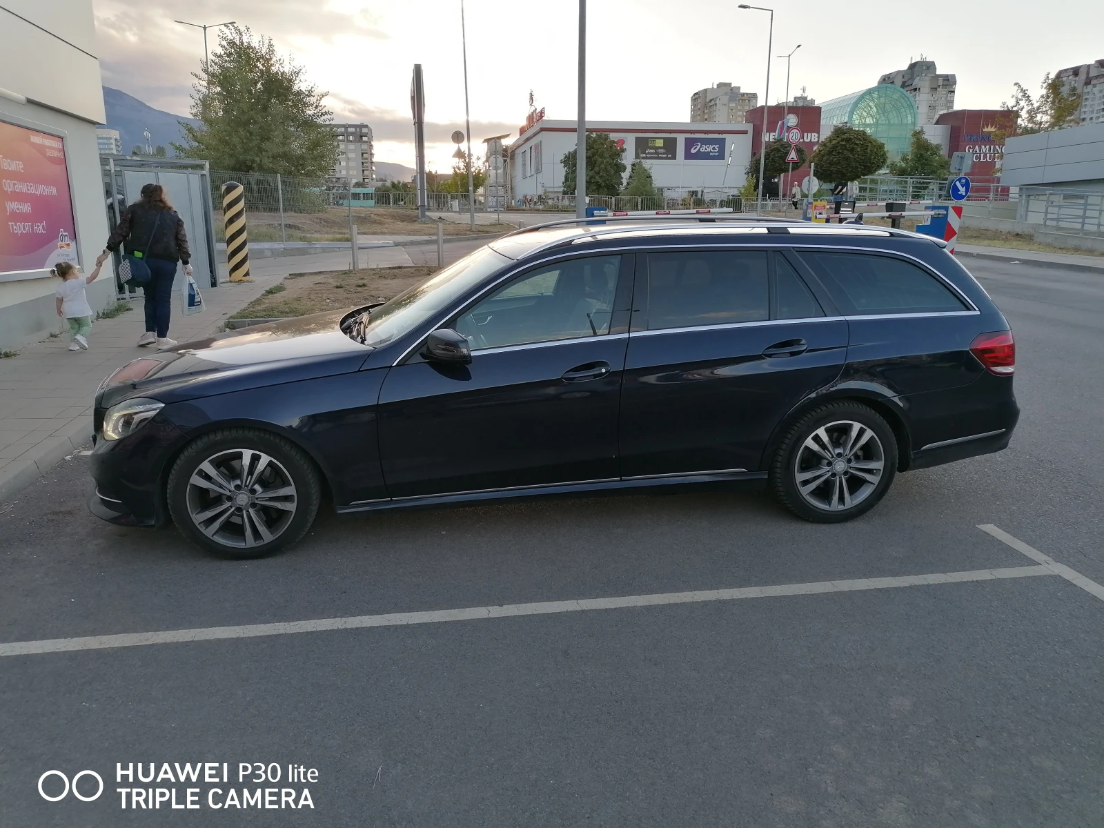 Mercedes-Benz E 350 4-Matic Bluetec , снимка 6 - Автомобили и джипове - 55661604