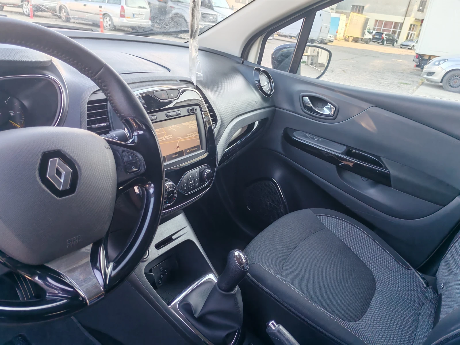Renault Captur Спешно!, снимка 11 - Автомобили и джипове - 55803335