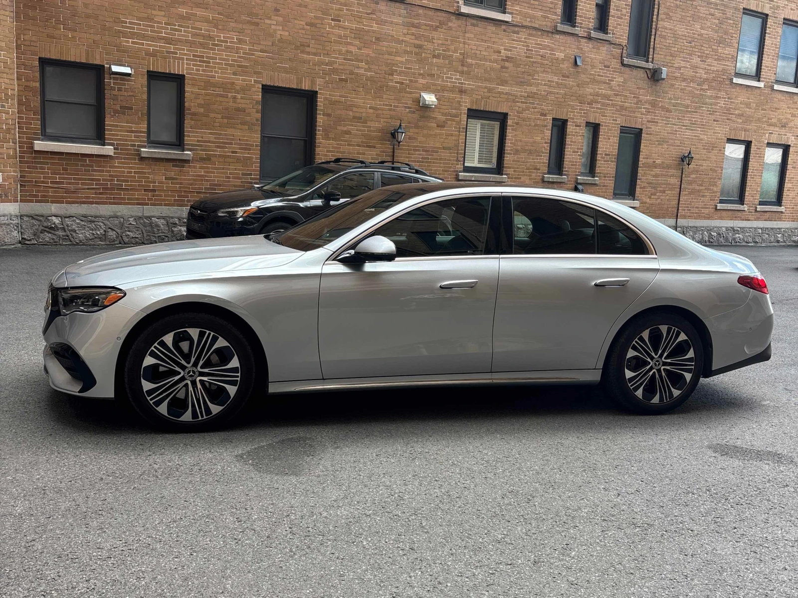 Mercedes-Benz E 350 * АВТОКРЕДИТ БЕЗ ПЪРВОНАЧАЛНА ВНОСКА* , снимка 2 - Автомобили и джипове - 55958173