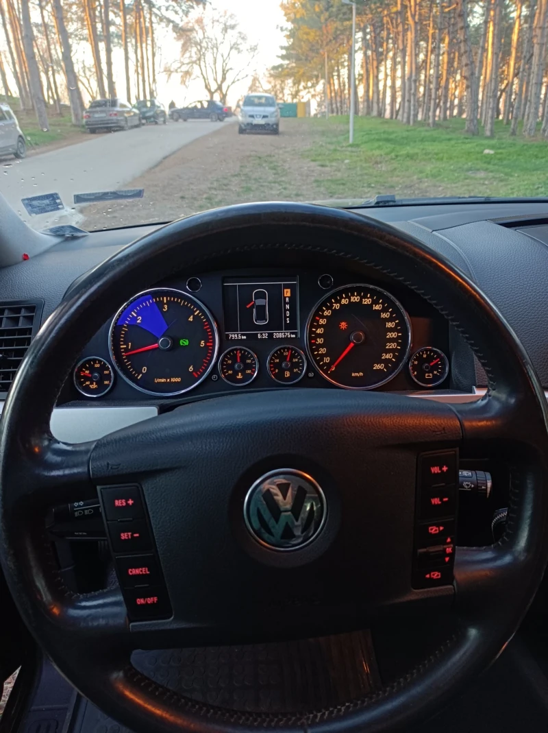 VW Touareg, снимка 10 - Автомобили и джипове - 48513300