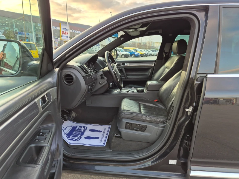 VW Touareg 3.0TDI Швейцария, снимка 16 - Автомобили и джипове - 49017692