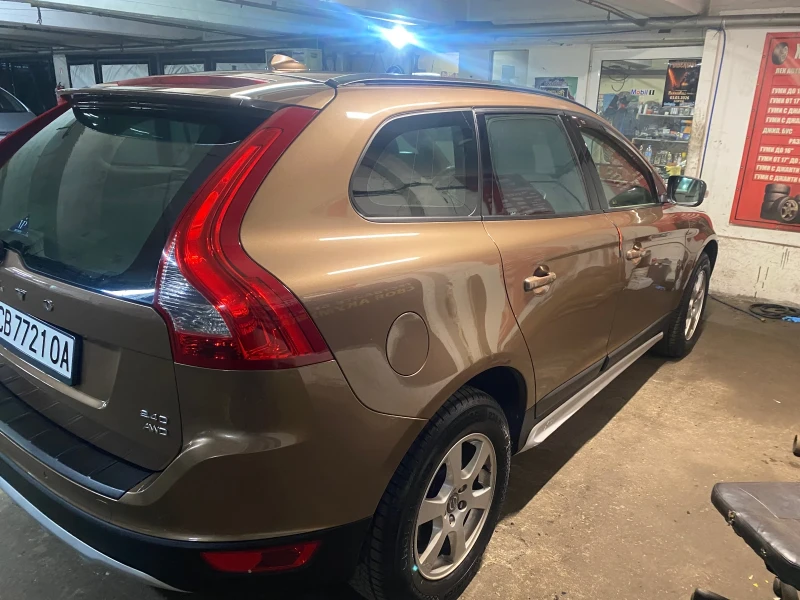 Volvo XC60 2.4D AWD, снимка 3 - Автомобили и джипове - 52878517