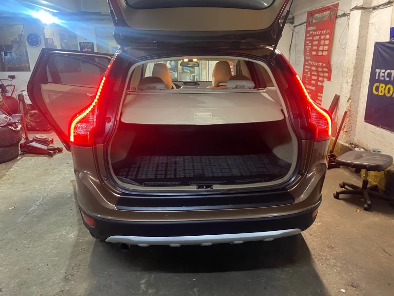 Volvo XC60 2.4D AWD, снимка 10 - Автомобили и джипове - 52878517