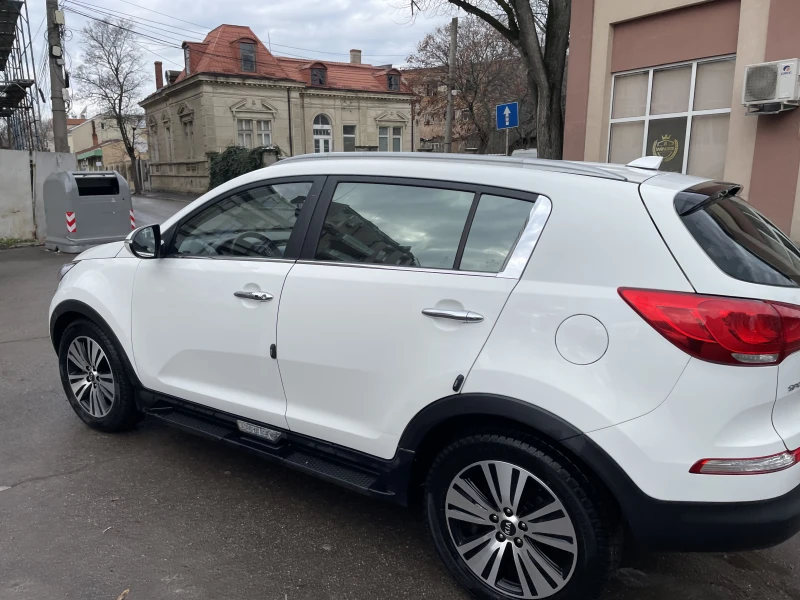 Kia Sportage, снимка 4 - Автомобили и джипове - 52937926