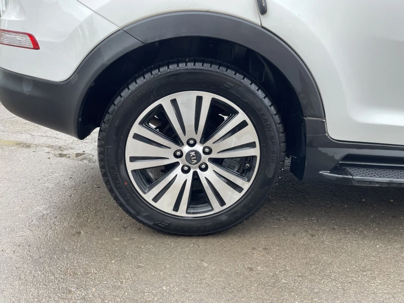 Kia Sportage, снимка 6 - Автомобили и джипове - 52937926