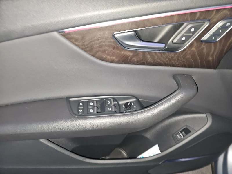 Audi Q8 TOP DEAL, снимка 12 - Автомобили и джипове - 53101936